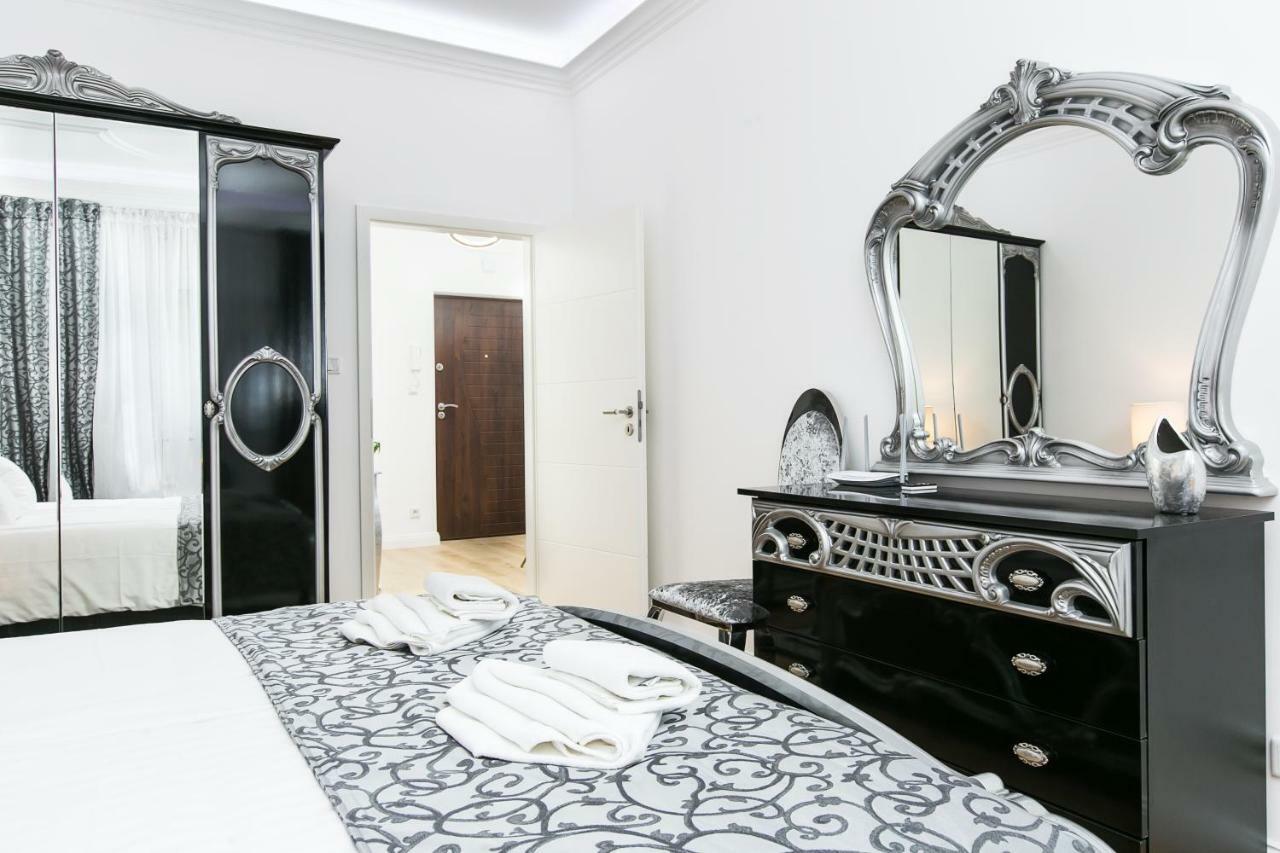 Old Town Cristal Apartment By Otium Cracóvia Exterior foto